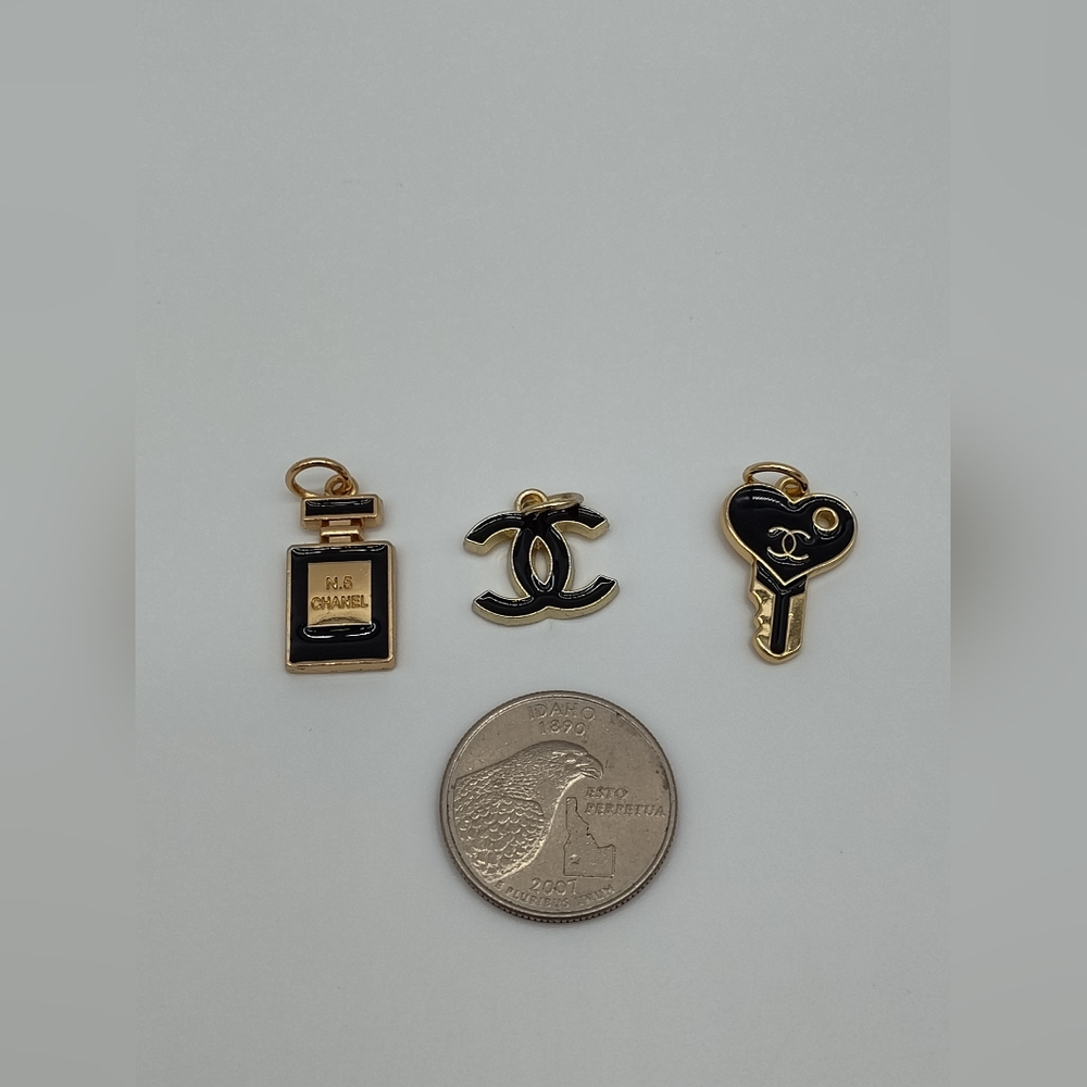 CHANEL Black Gold Charm Zipper Pull Trio CC Heart Key No5 Bottle Set EUC - Picture 2 of 3